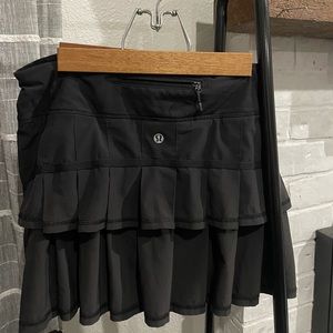 Lululemon tennis skirt,black,size 4, Run pace setter pleated skirt .